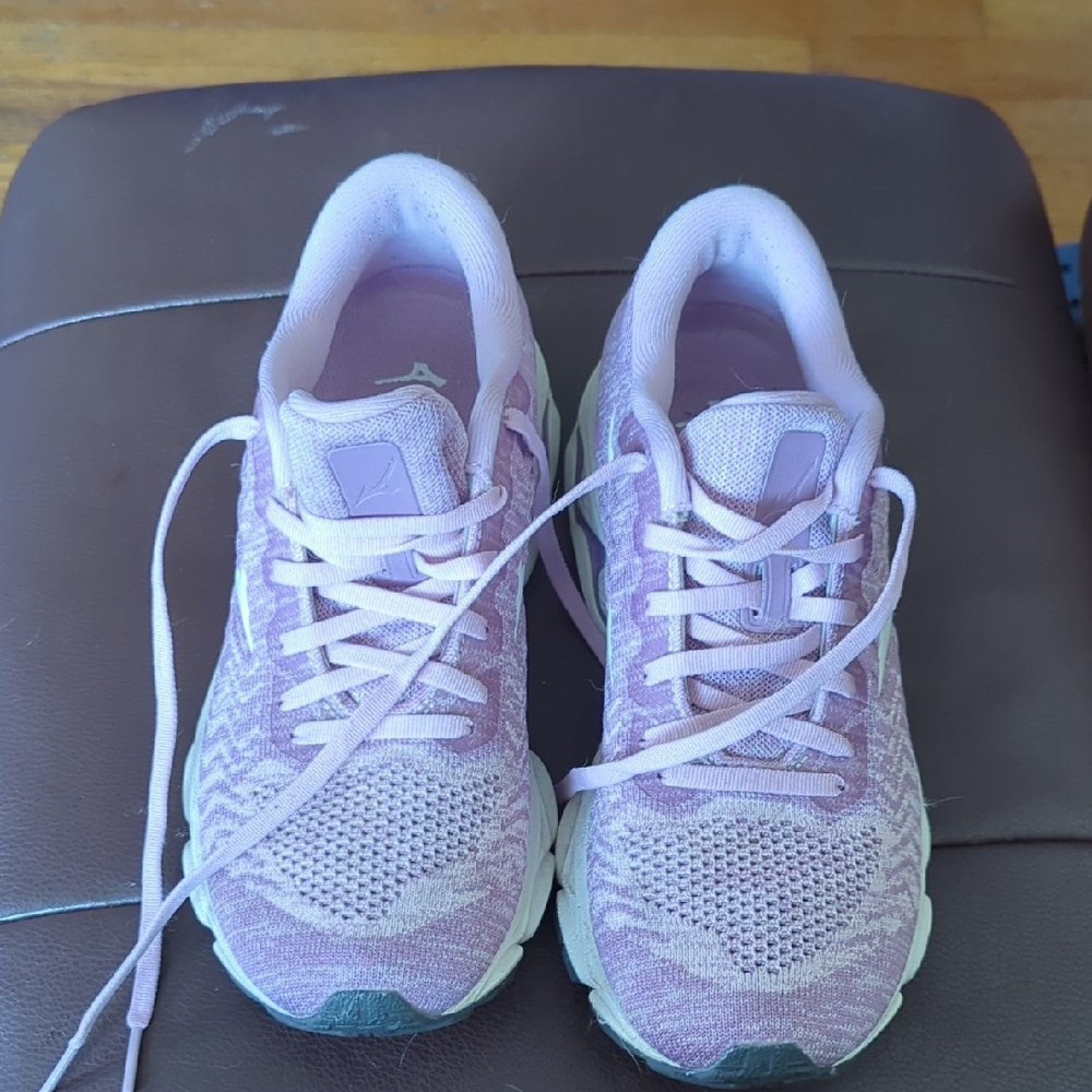 Mizuno Women's Light Purple Sneakers